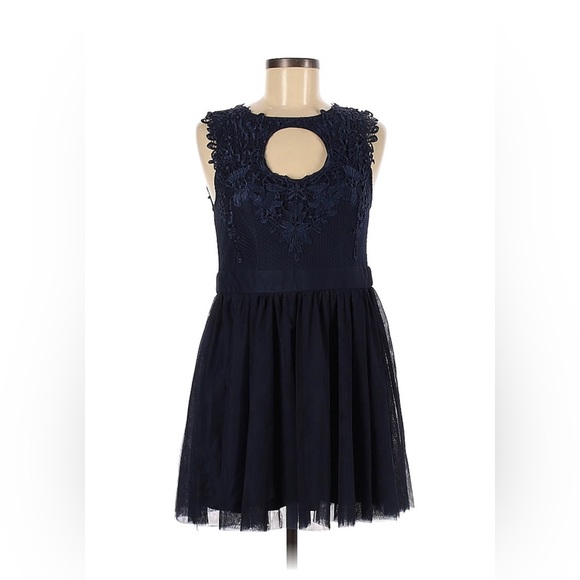 Windsor Cocktail Dress - Picture 1 of 2